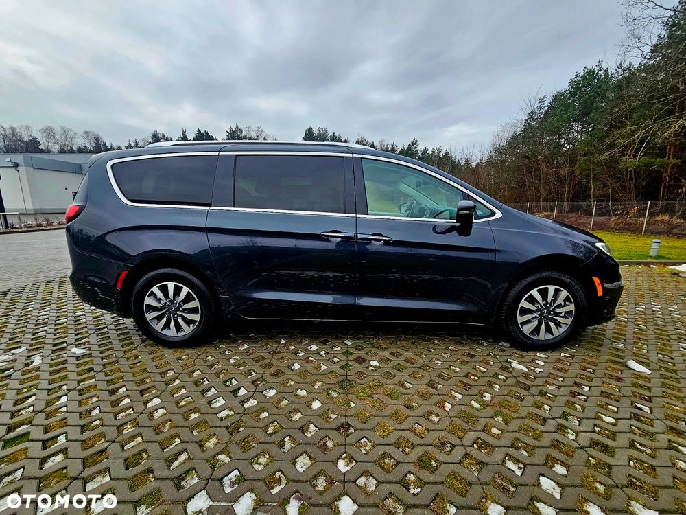 Chrysler Pacifica - 4