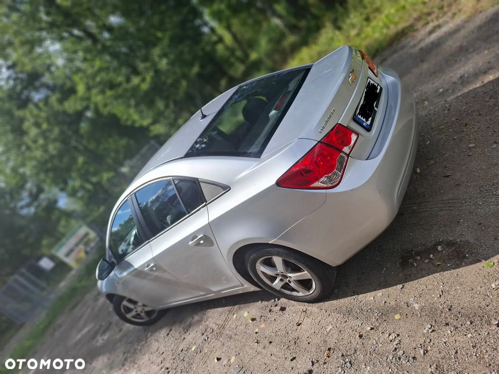 Chevrolet Cruze 1.6 LS - 13