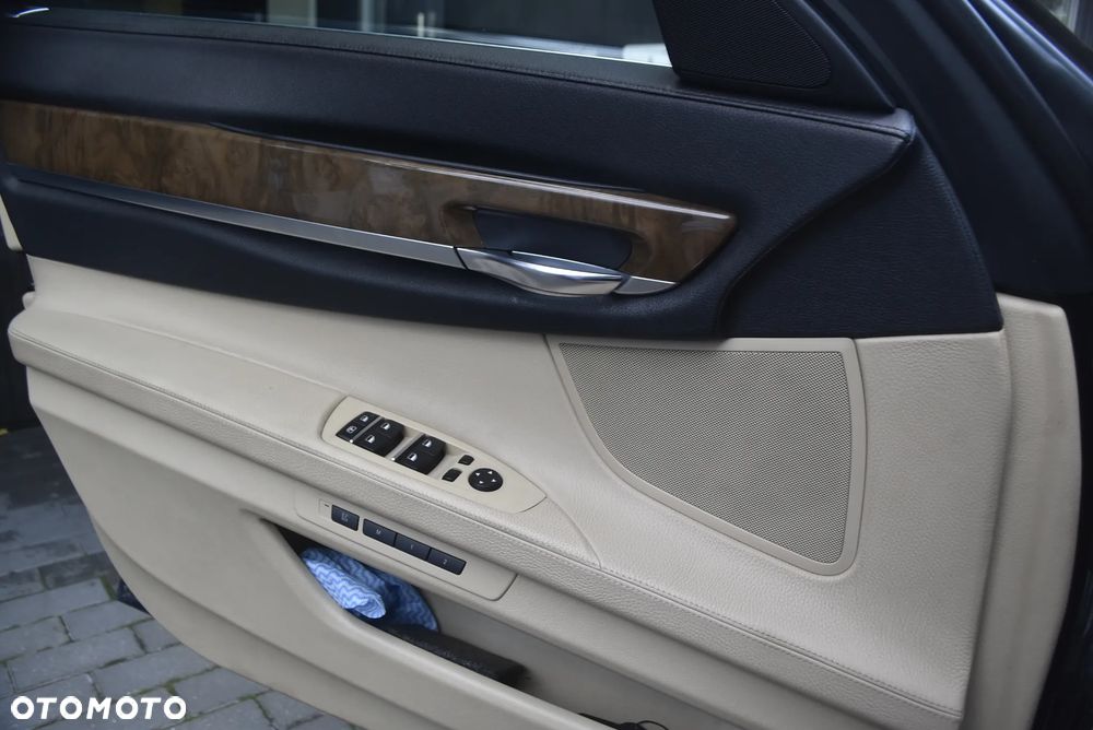 BMW Seria 7 730d L - 26