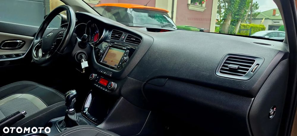 Kia Ceed 1.6 GDI ISG SW Dream Team Edition - 12