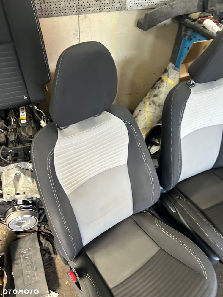 Toyota Yaris III lift fotel lewy kierowcy prawy pasażera 5D - 7
