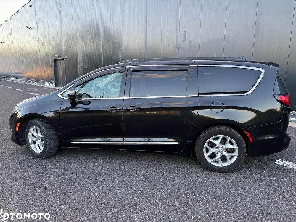 Chrysler Pacifica - 7