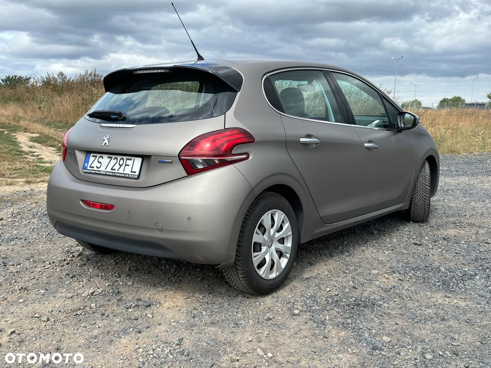 Peugeot 208 - 5