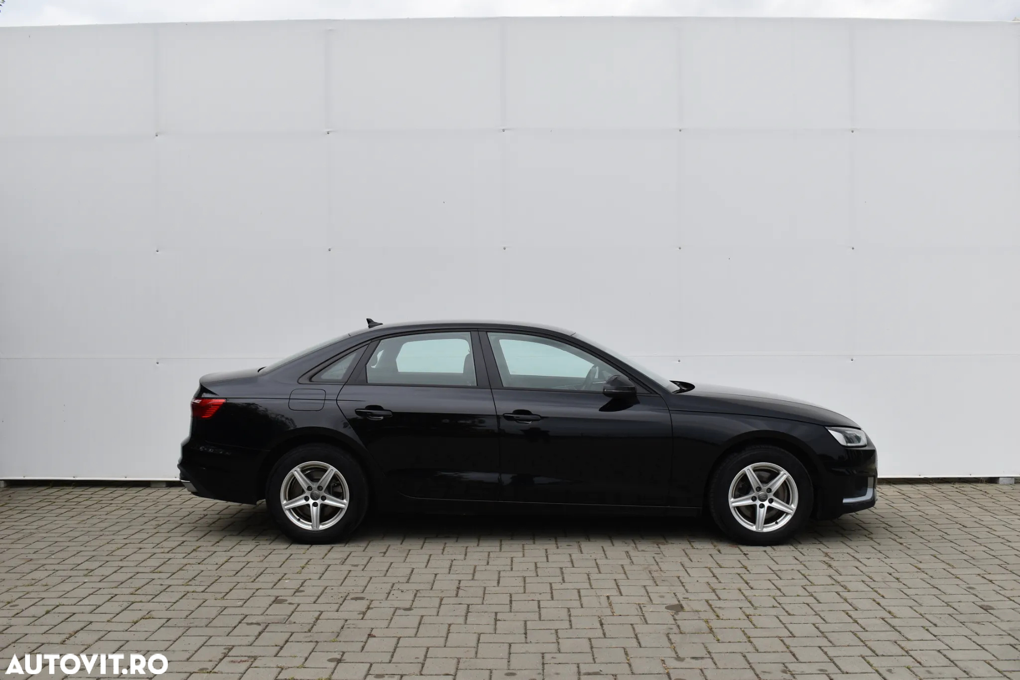 Audi A4 35 TDI S tronic MHEV Basic - 5