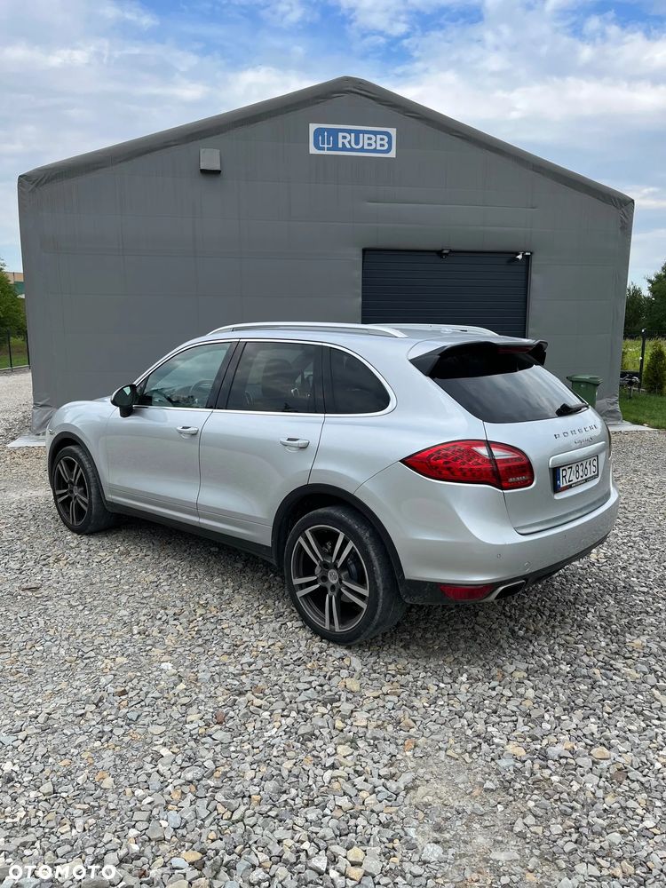 Porsche Cayenne - 2