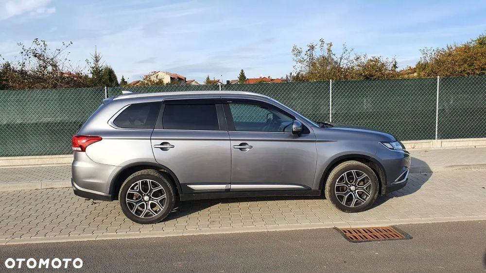 Mitsubishi Outlander - 16