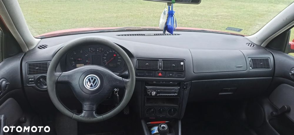 Volkswagen Golf - 6
