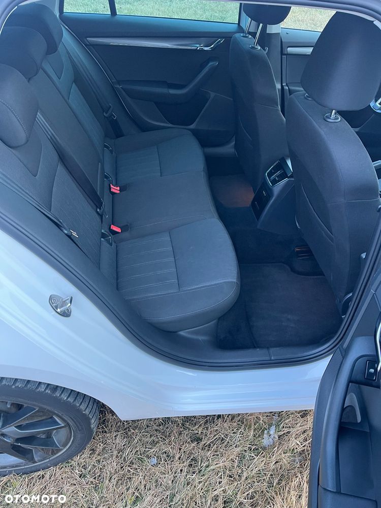 Skoda Octavia Combi 2.0 TDI DSG Style - 16