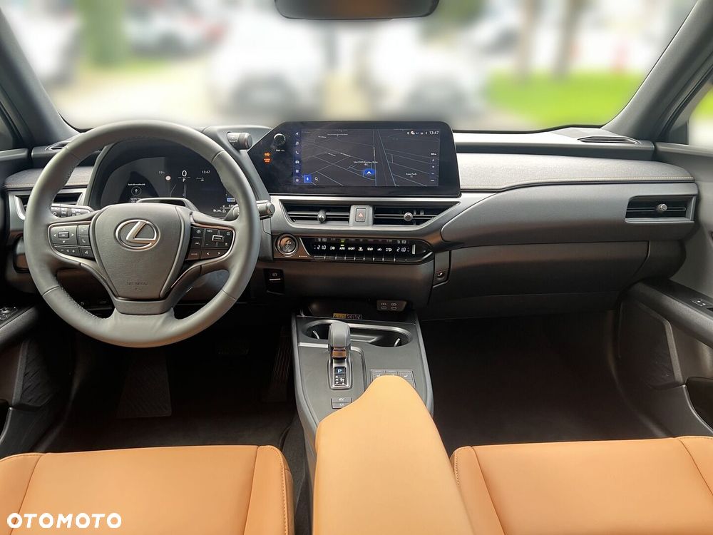Lexus UX 300h F Sport Design - 7