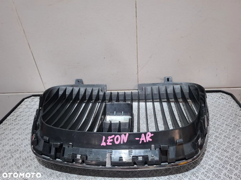 Atrapa grill Seat Leon II kompletna chrom 2009 rok nr 1P0853654A - 1