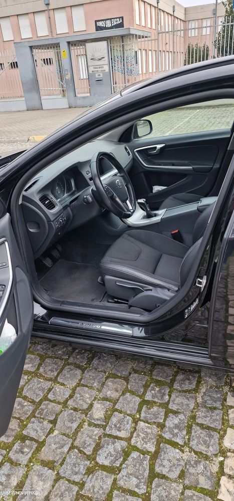Volvo V60 2.0 D2 Momentum - 12