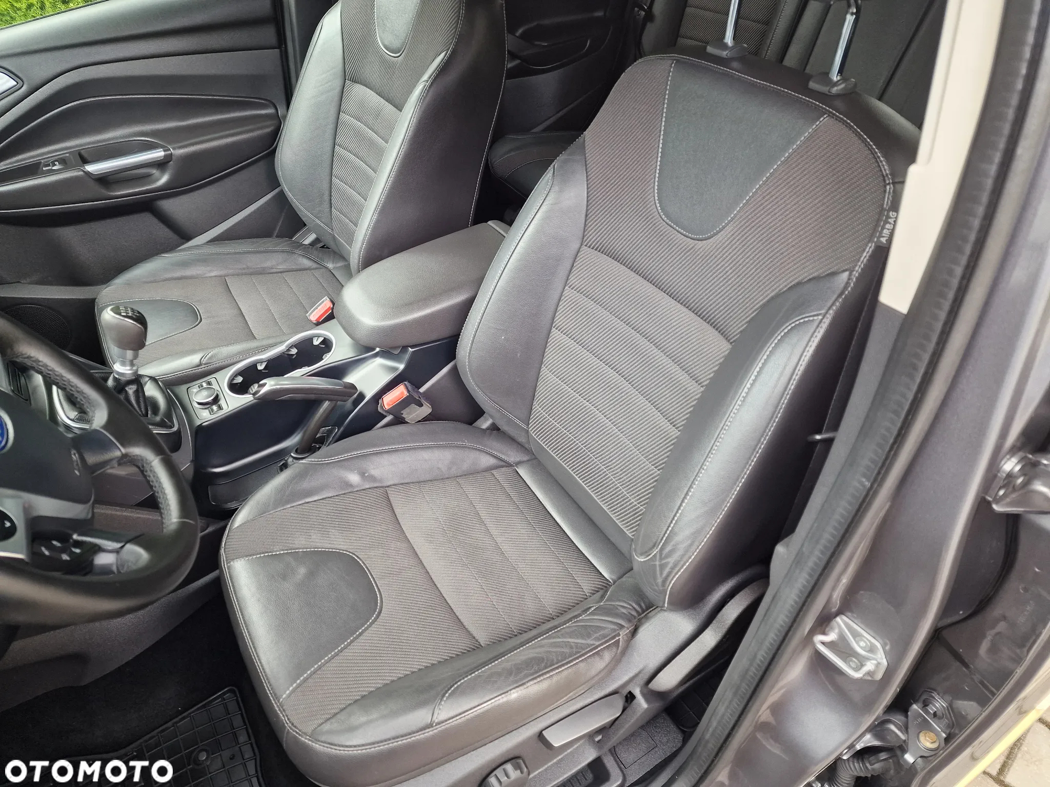 Ford Kuga 2.0 TDCi 2x4 Titanium - 15