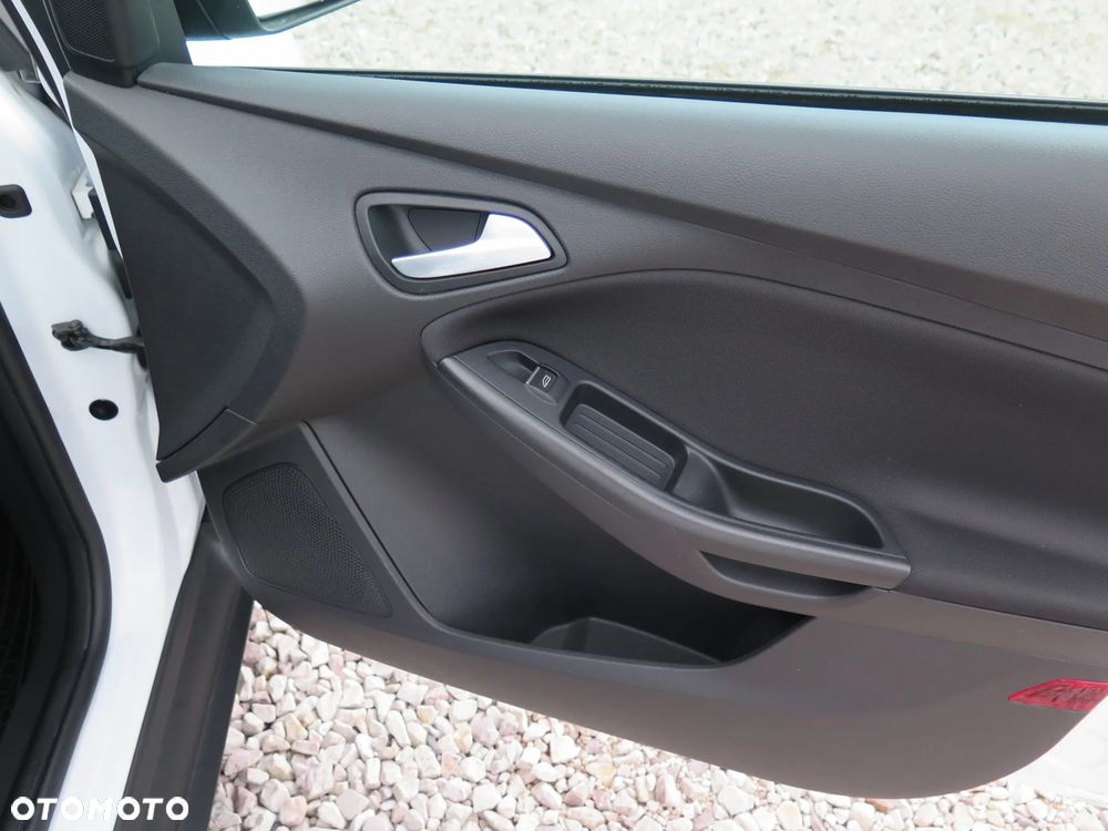 Ford Focus - 25