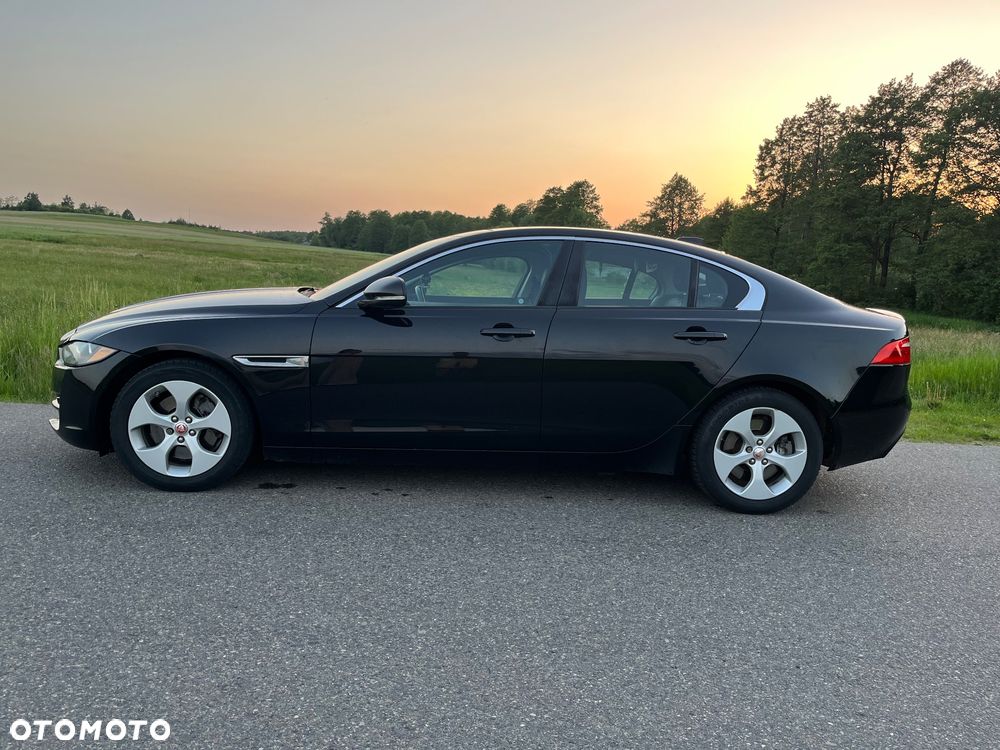 Jaguar XE 2.0 T Portfolio - 5