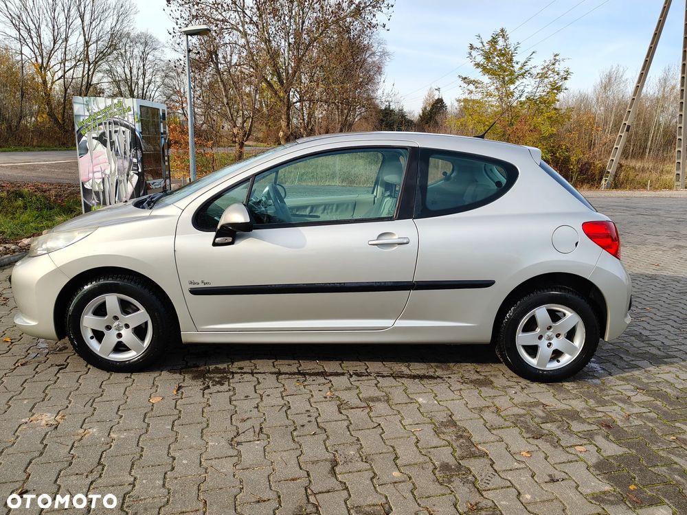 Peugeot 207 - 8