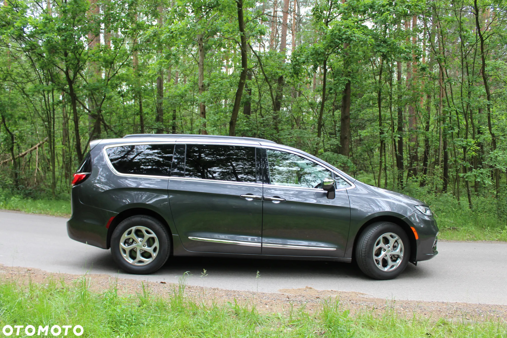 Chrysler Pacifica - 2