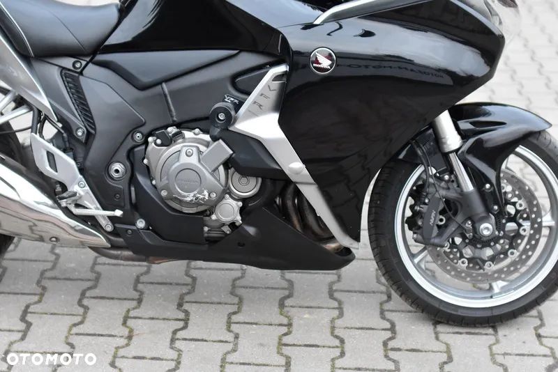 Honda VFR - 8