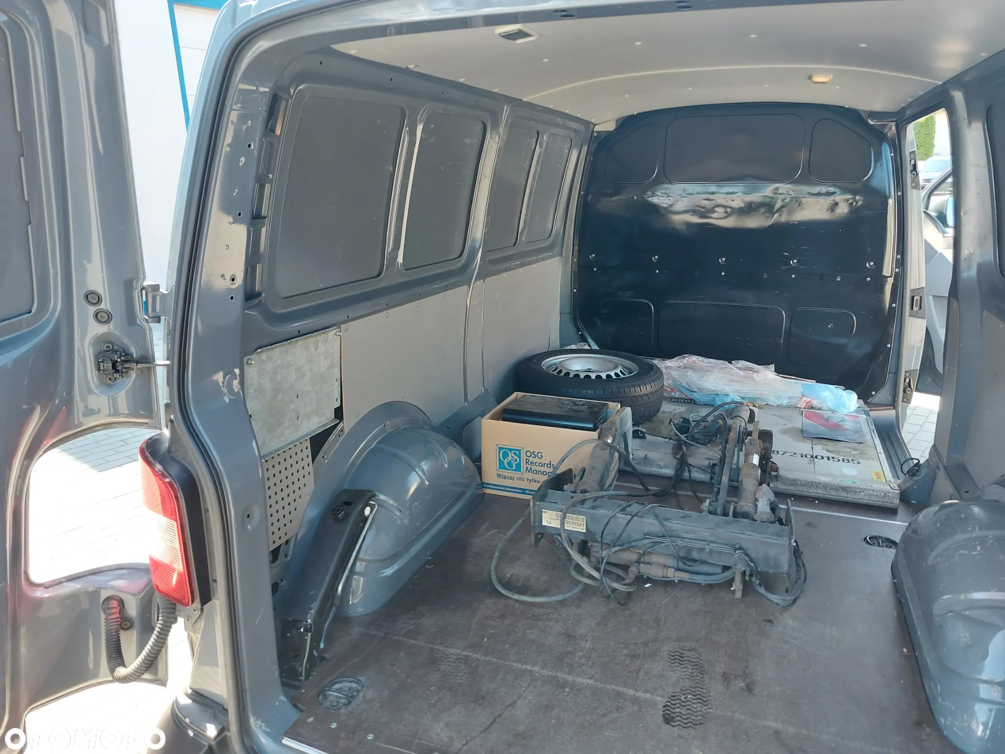 Volkswagen Transporter T5 TDI L2H1 - 19