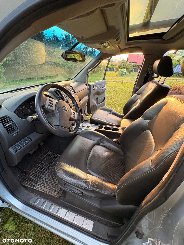 Nissan Navara 2.5 D Platinum - 9