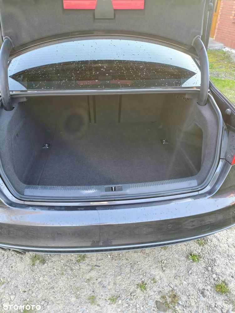 Audi A4 Limousine - 8
