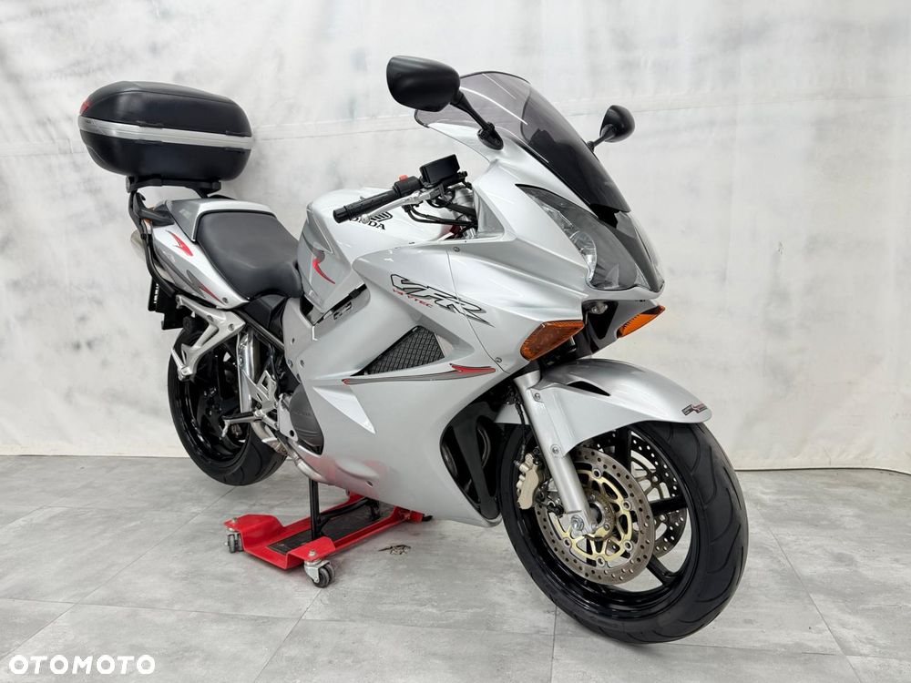 Honda VFR - 2