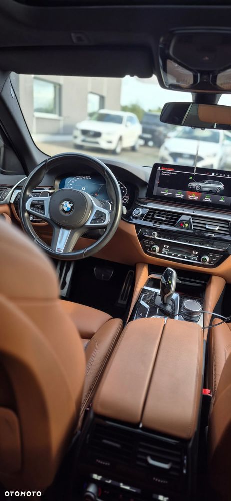 BMW Seria 5 520d xDrive Touring M Sport Edition - 10