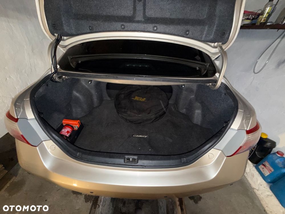 Toyota Camry - 17