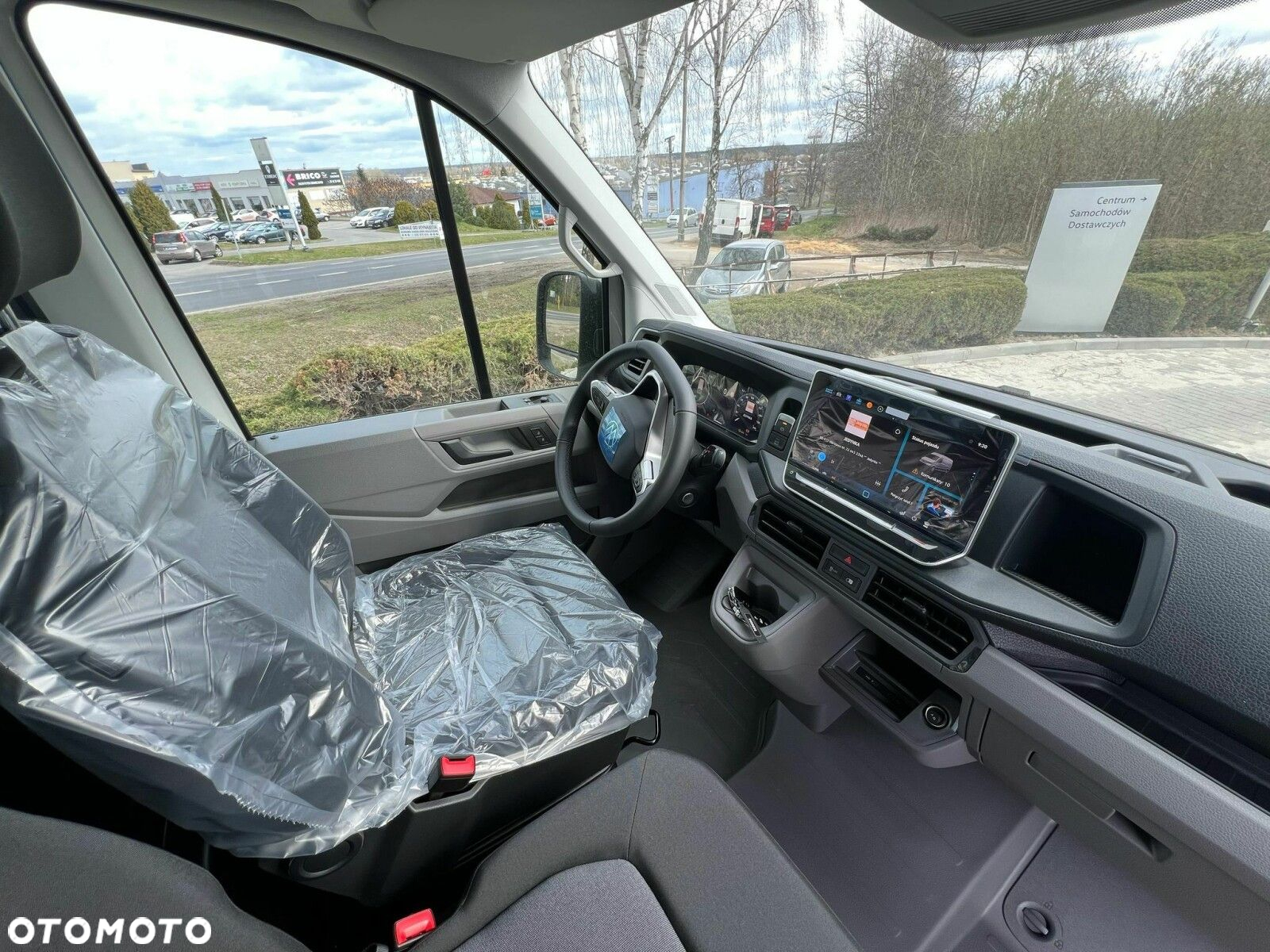 Volkswagen Crafter Crafter 35 Furgon z wysokim dachem silnik: 2,0 l EU6 SCR 140 KM / skrzynia biegów: automatyczna 8-biegowa rozstaw osi: 3640 mm - 6