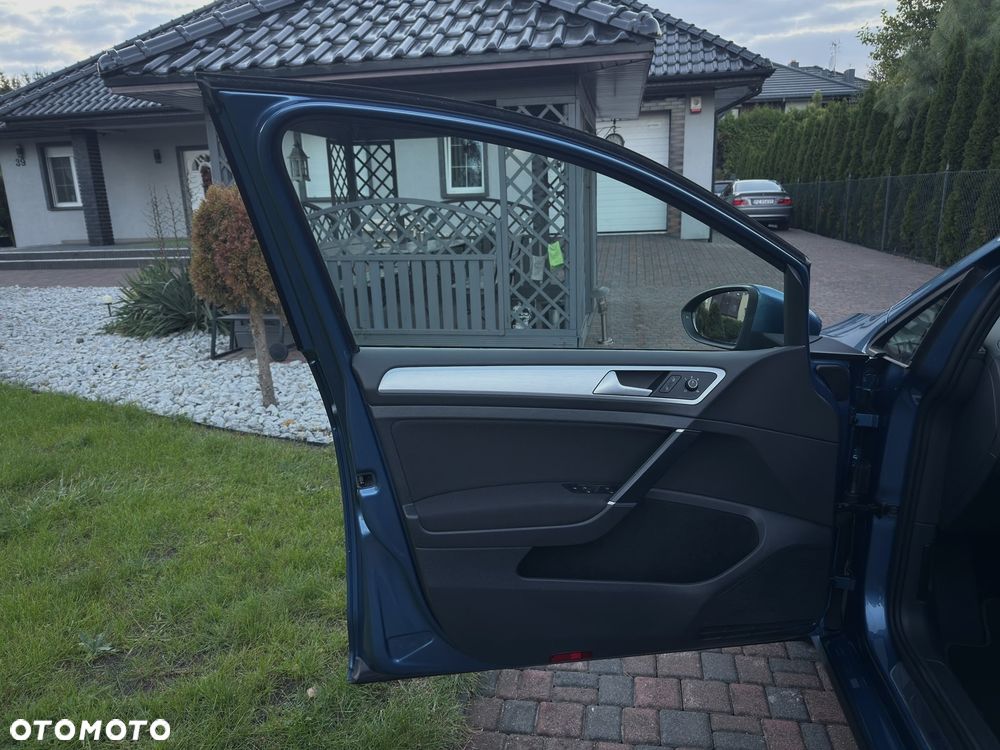 Volkswagen Golf - 22