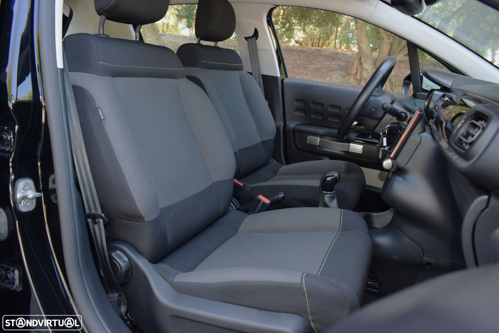 Citroën C3 1.2 PureTech Shine - 32