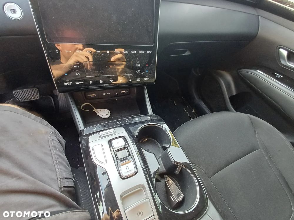 Hyundai Tucson 1.6 T-GDi HEV Executive 2WD - 27