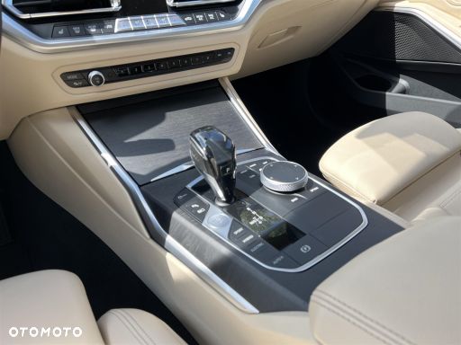 BMW Seria 3 330e Sport Line sport - 16