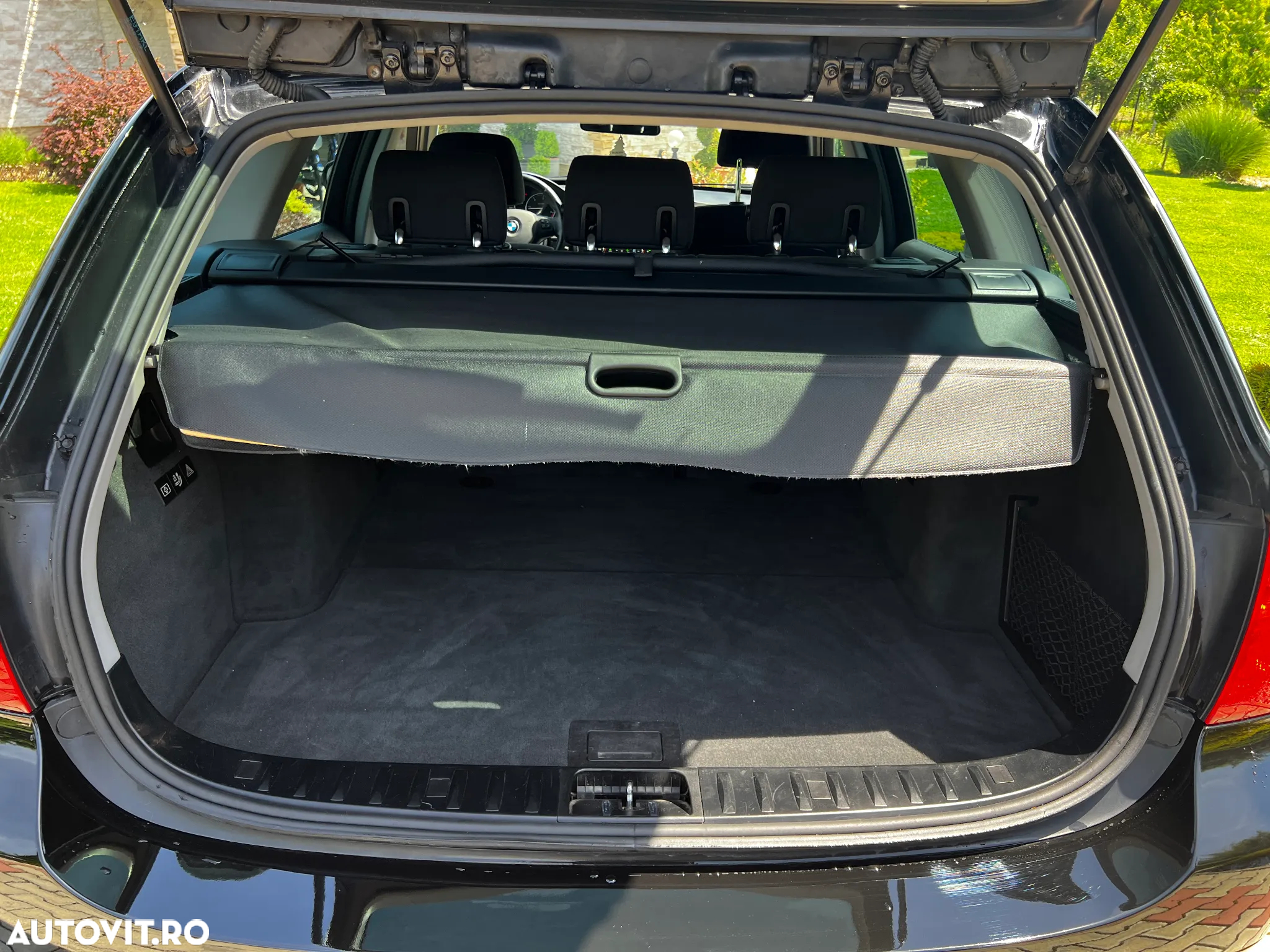 BMW Seria 3 320d DPF Touring - 32
