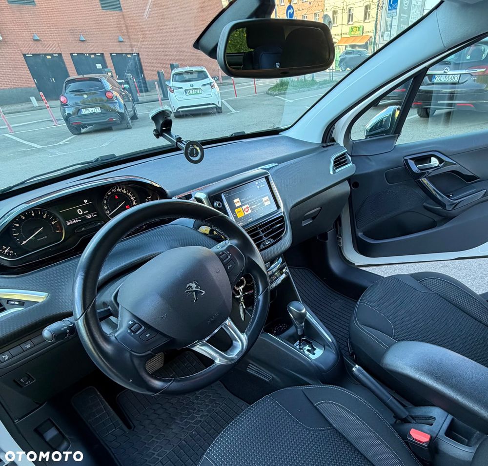 Peugeot 208 PureTech 110 Stop & Start EAT6 Allure - 4