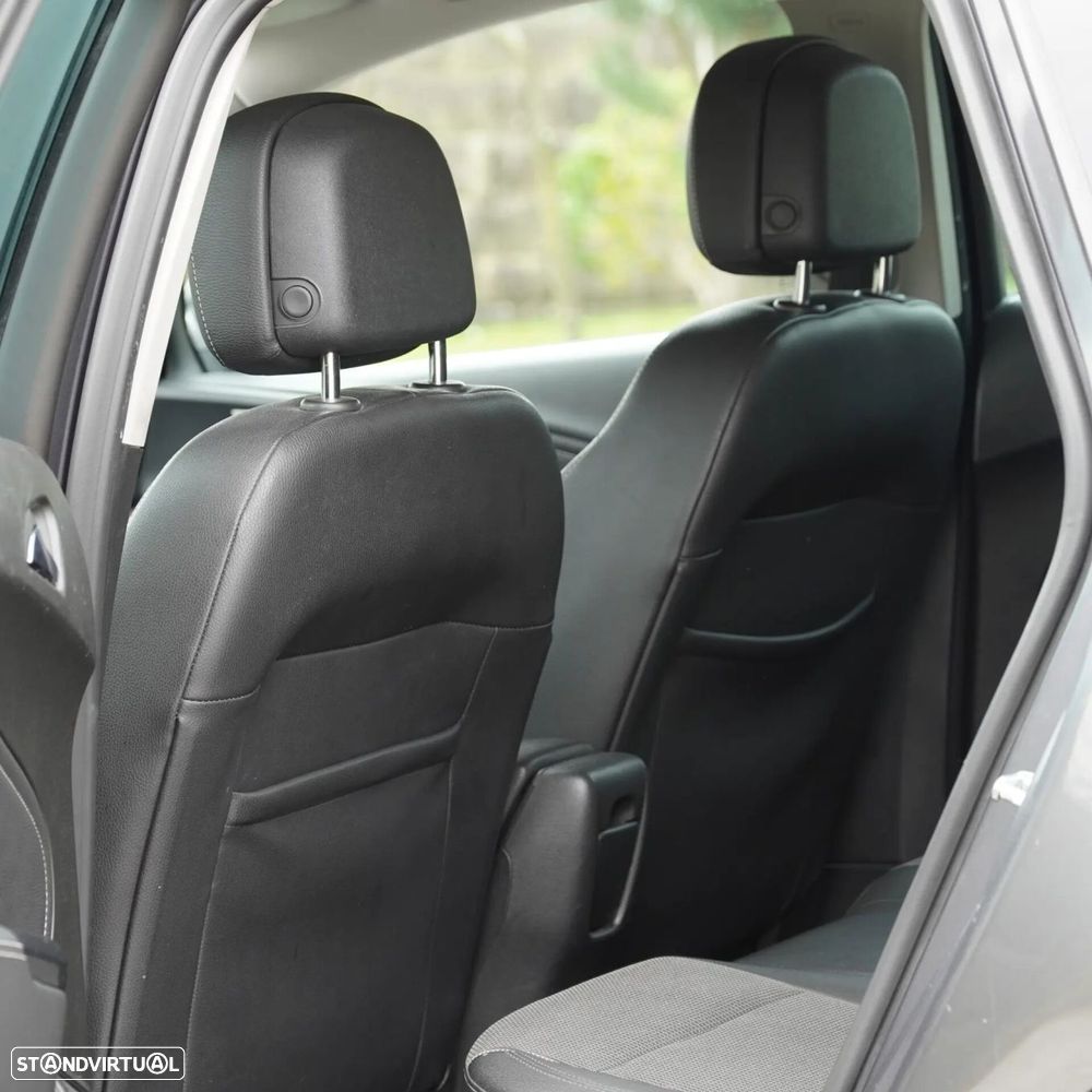 Opel Astra Caravan - 11