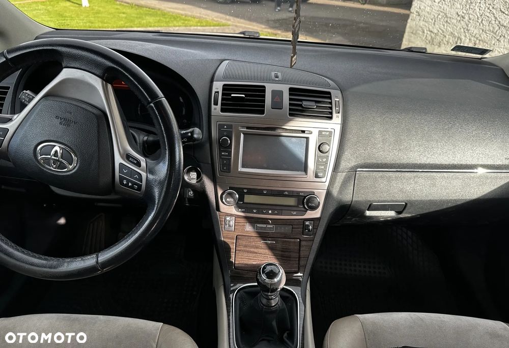 Toyota Avensis 2.0 D-4D Premium - 4