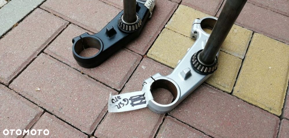 SUZUKI GSR 750 11-17 PÓŁKA DOLNA SREBRNA - 2