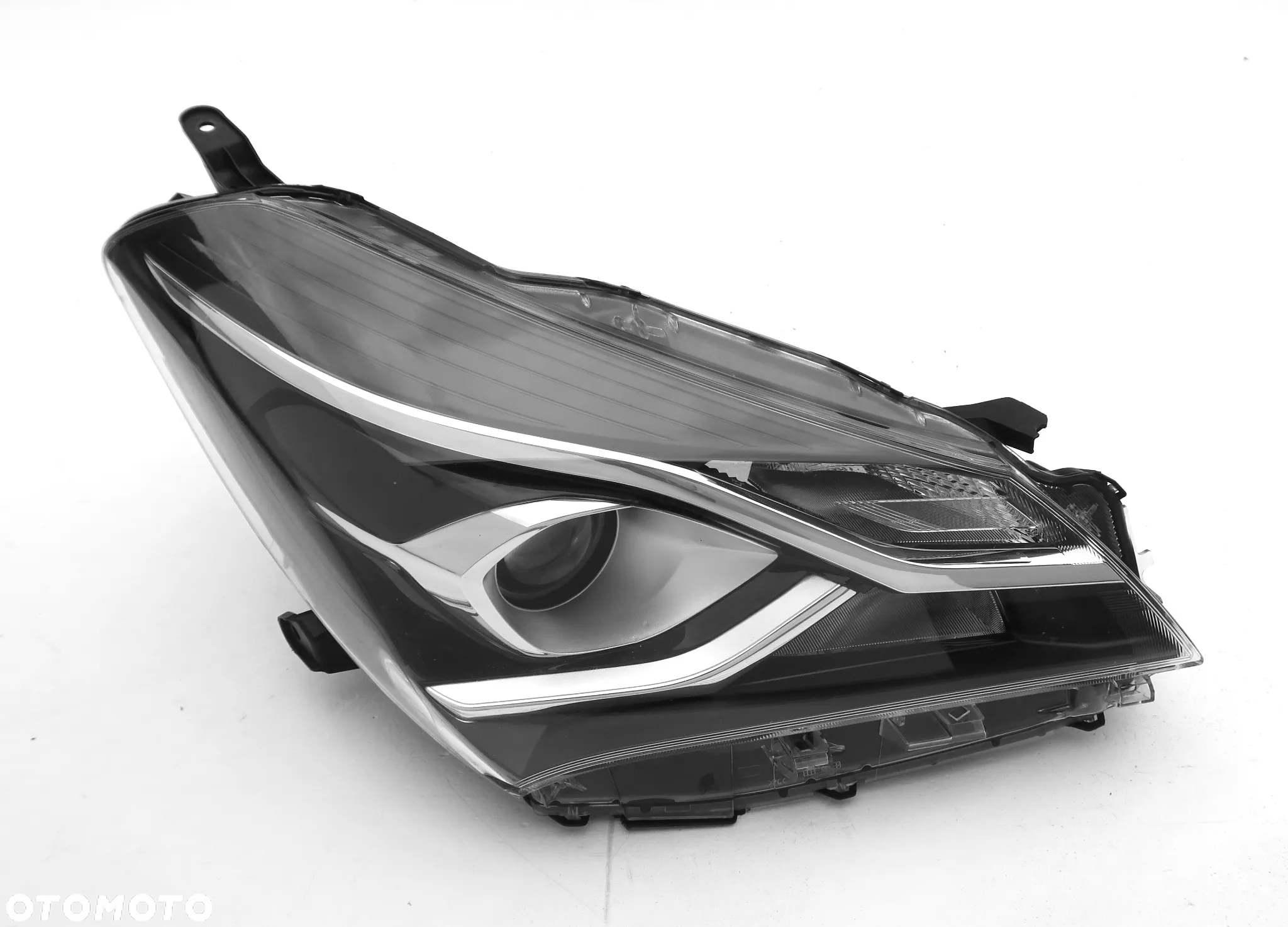 TOYOTA YARIS 3 III Lift. 2017 - 2020 reflektor reflektory L+R ORYGINAŁ OE - 2