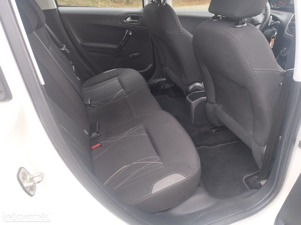 Peugeot 208 e-HDi 68 EGS5 Stop&Start Active - 10