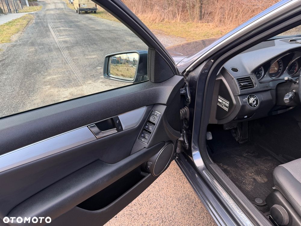 Mercedes-Benz Klasa C 200 CGI Automatik BlueEFFICIENCY Avantgarde - 10