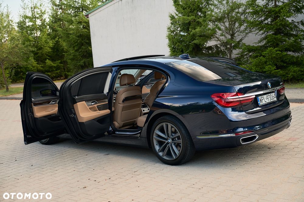 BMW Seria 7 740Li - 28