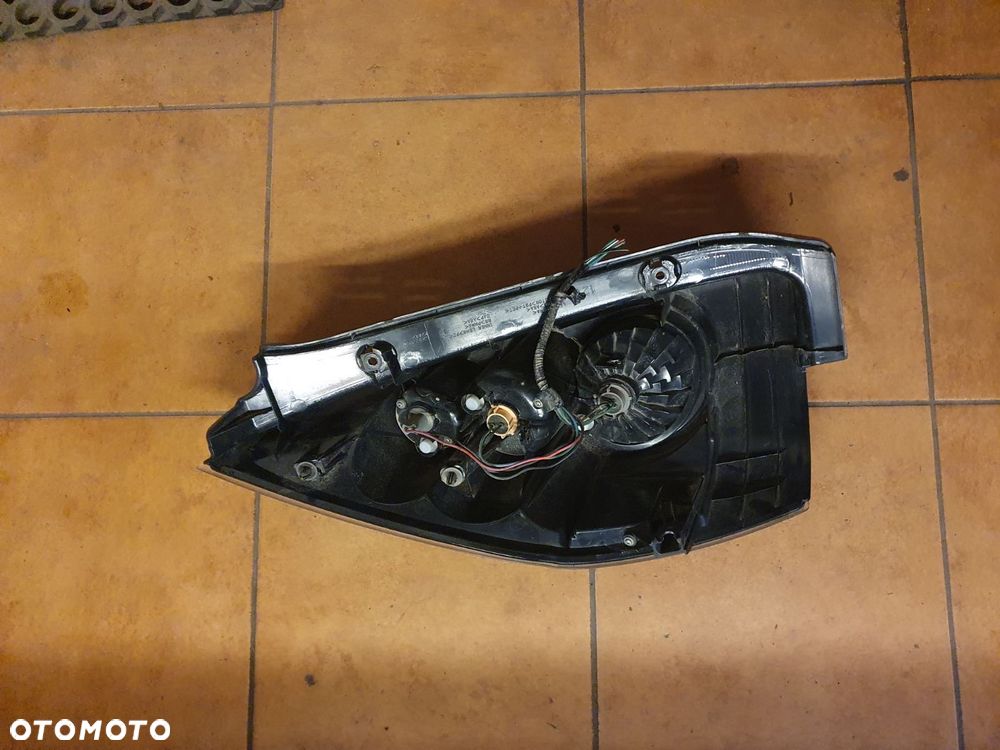 LAMPA PRAWY TYŁ MAZDA 5 SPORT - 4
