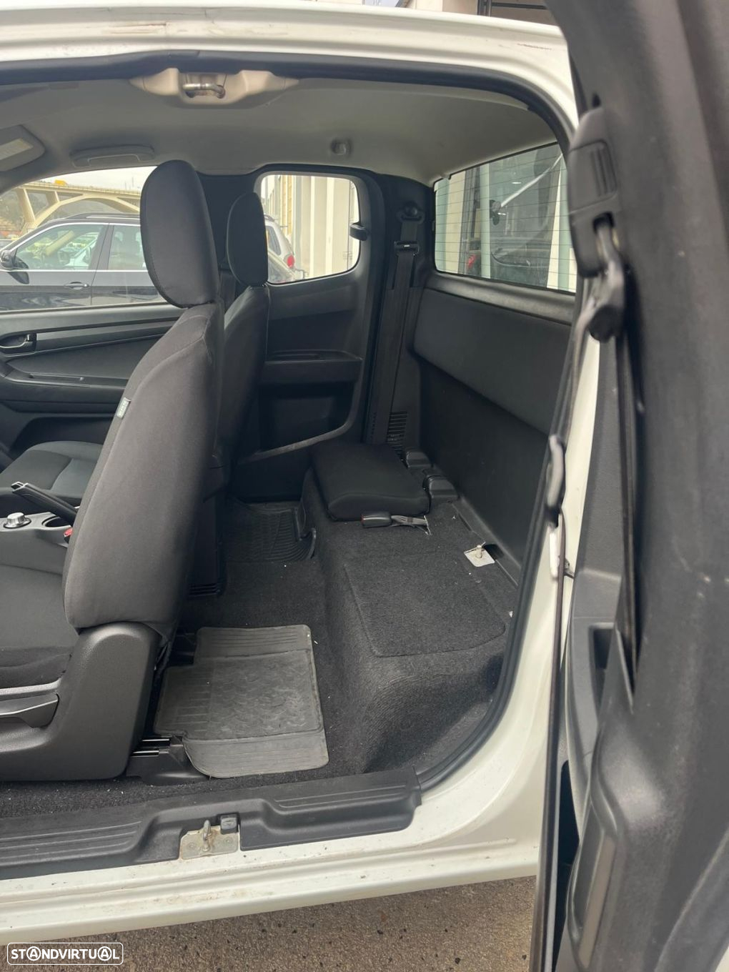 Isuzu D-Max 2.5 DTi CD 4WD LS - 6