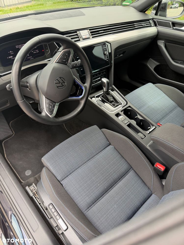 Volkswagen Passat - 9