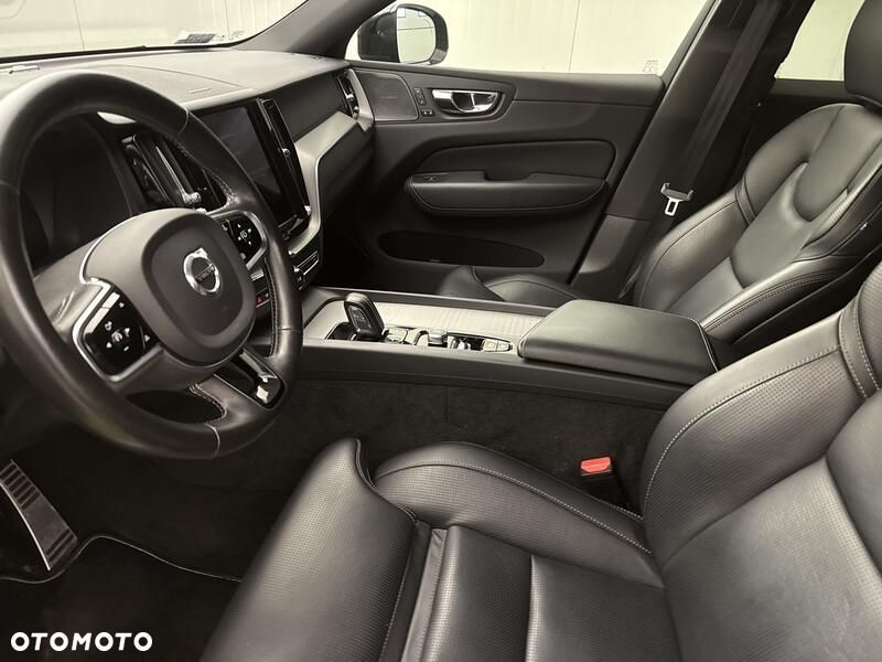 Volvo XC 60 B4 B R-Design - 11
