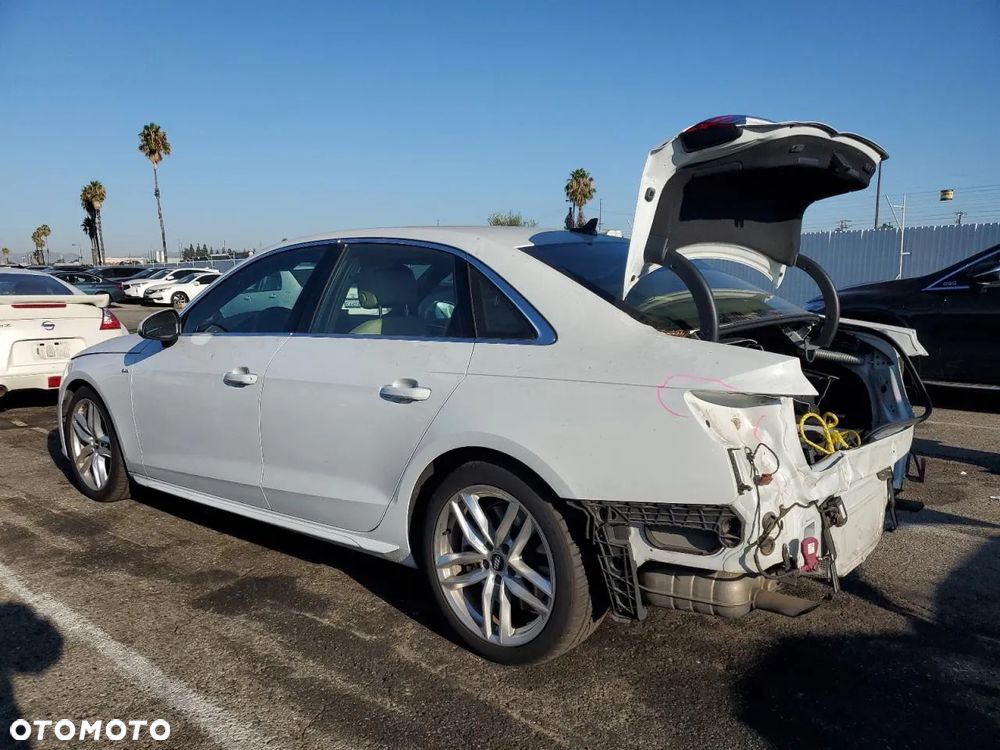 Audi A4 - 4