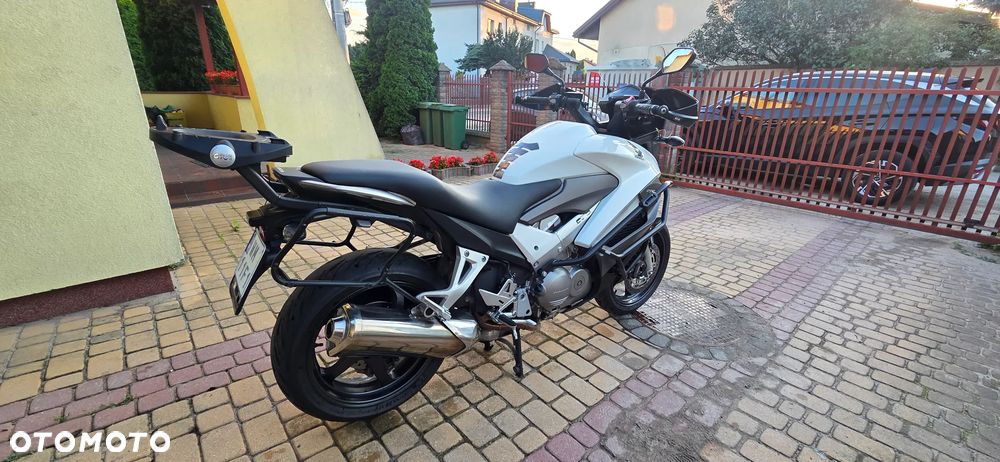 Honda VFR - 28