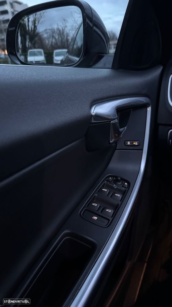 Volvo V60 D6 Plug-In-Hybrid AWD Geartronic Momentum - 12