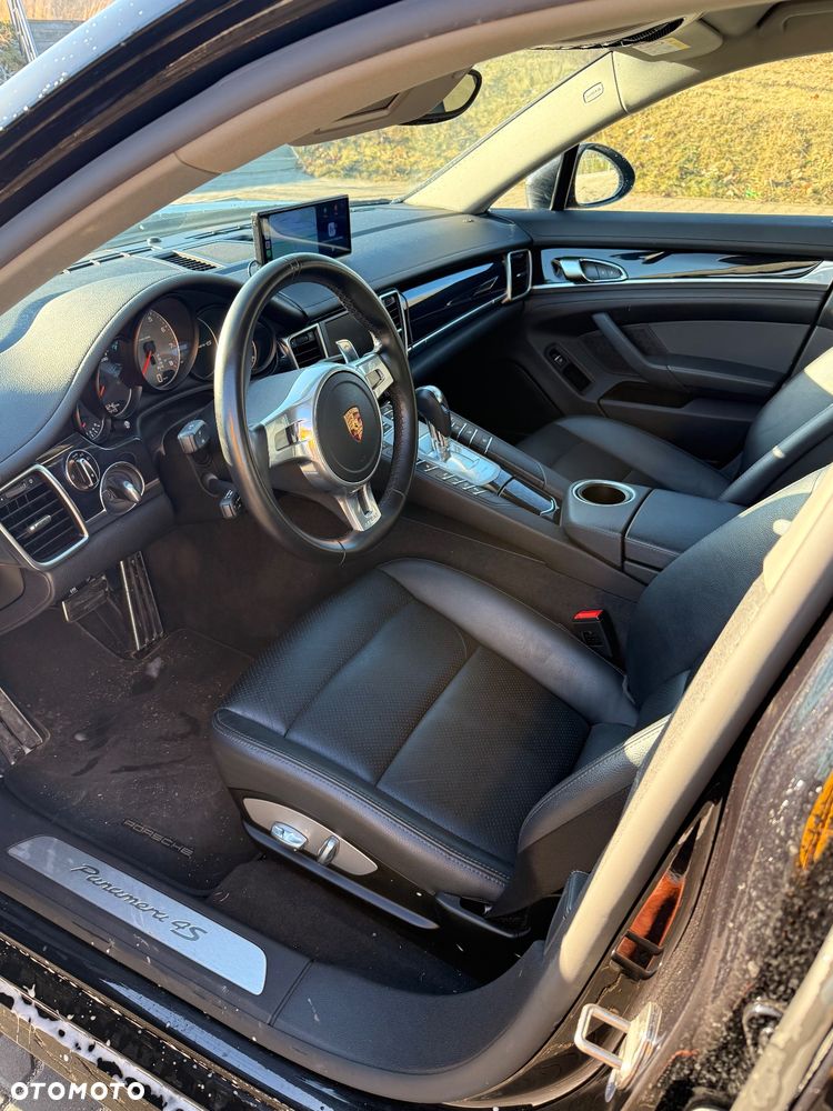 Porsche Panamera 4S - 24