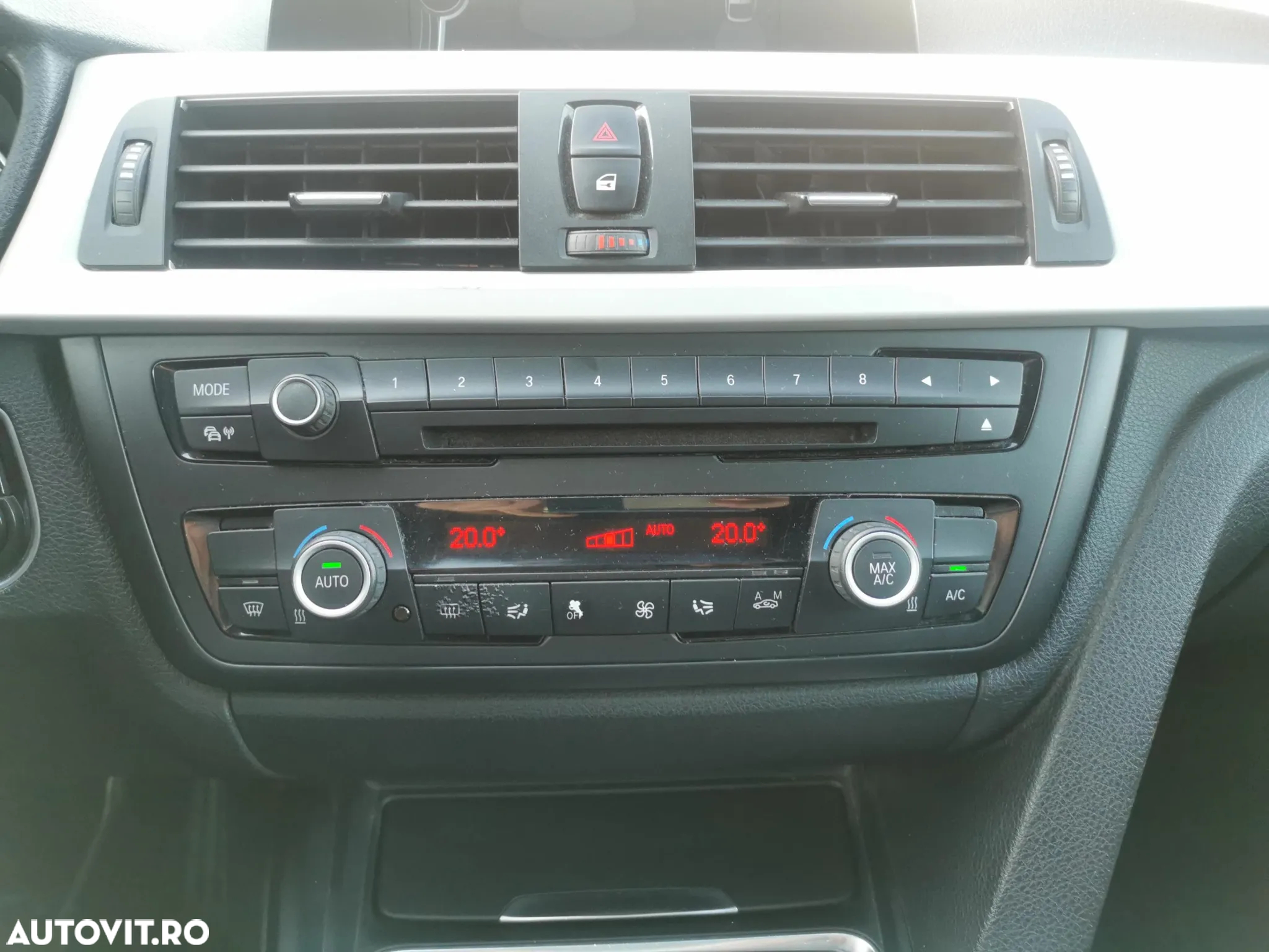 BMW Seria 3 318d Aut. - 24